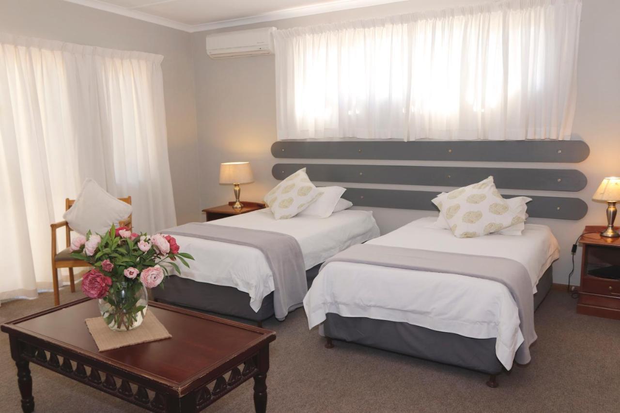 The Village Guesthouse Керес Екстериор снимка
